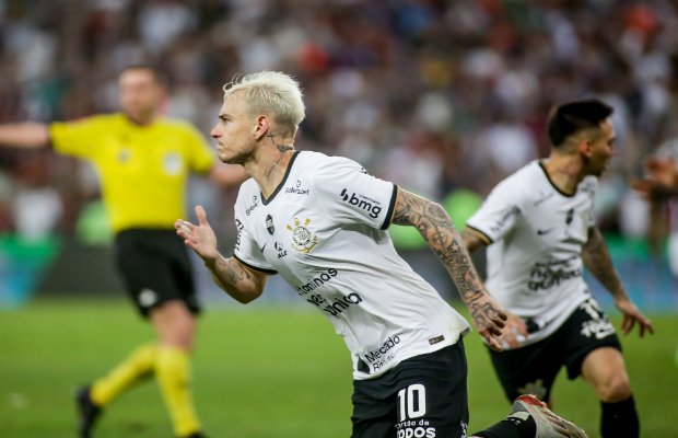 Santos arranca empate do Corinthians com pênalti nos acréscimos