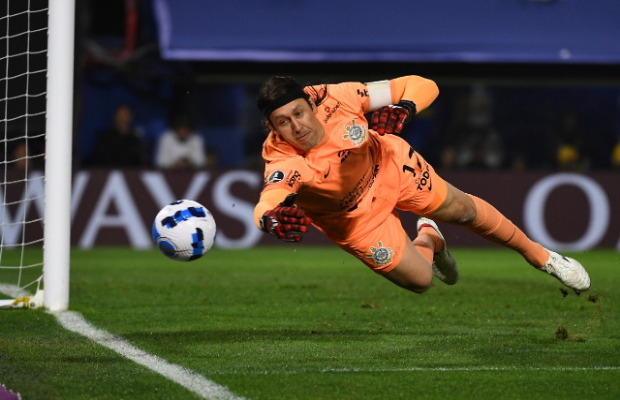 Cássio pega pênaltis e Corinthians elimina Boca Juniors na Bombonera pela  Libertadores - Gazeta Esportiva