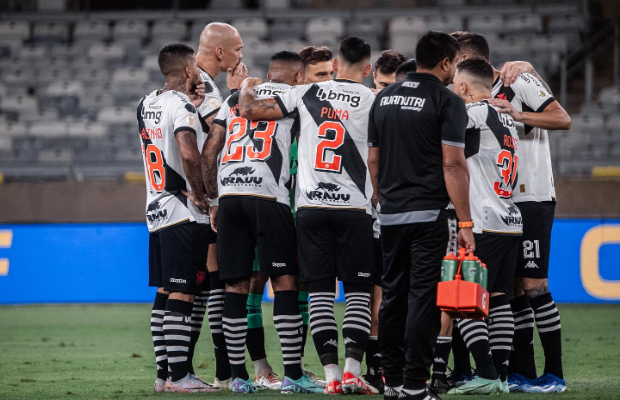 Luta contra o Z-4: Cruzeiro e Vasco empatam em jogo sem torcida